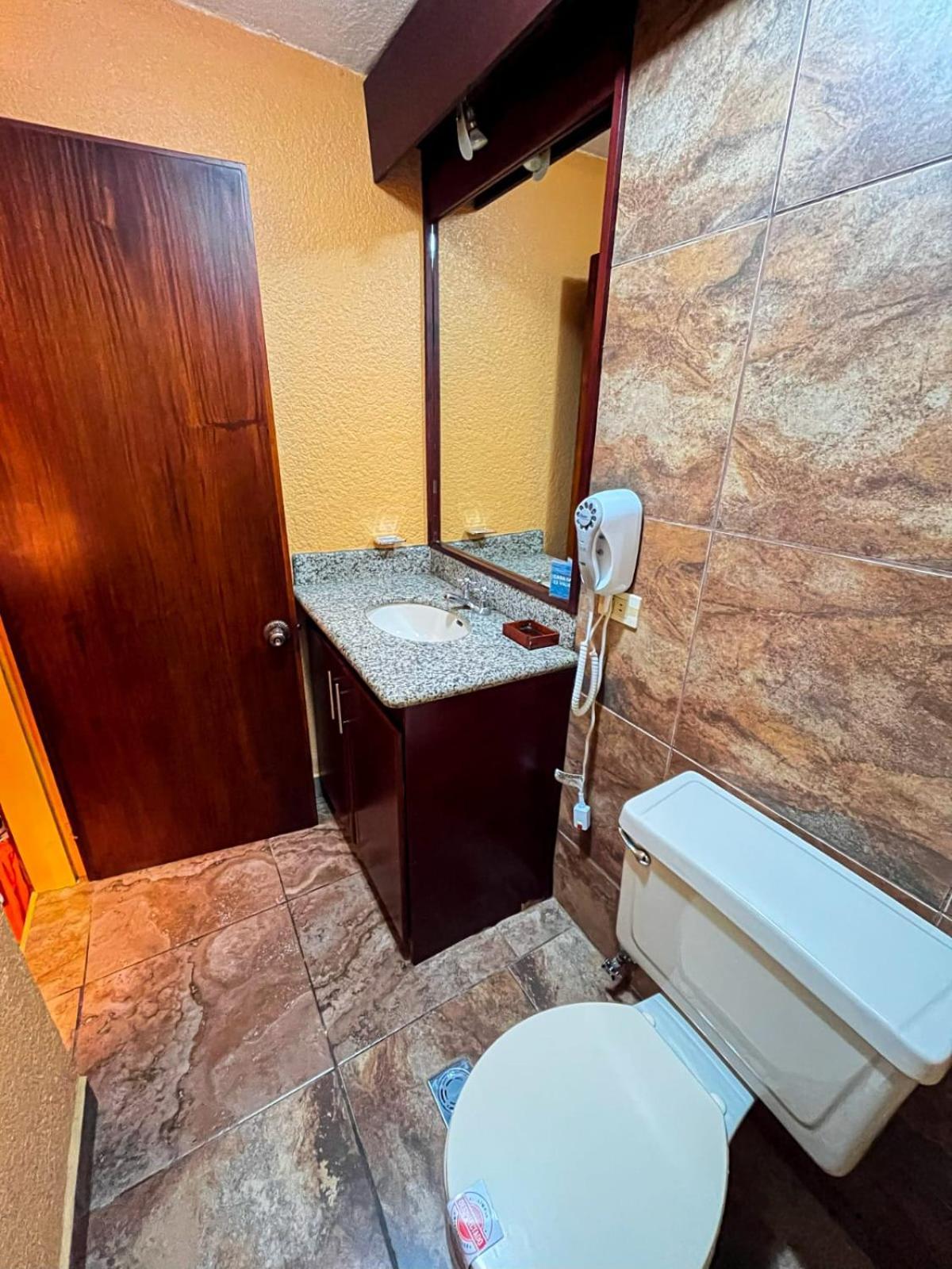 Hotel Rodelu Латакунга Экстерьер фото